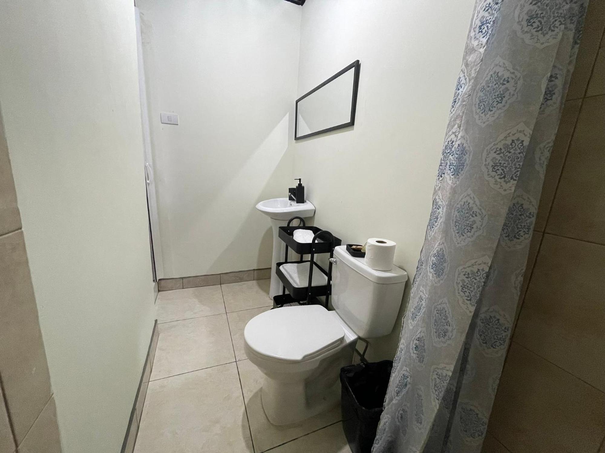 La 10a De Charcas Inn Guatemala City